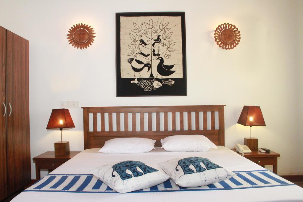 Blue Elephant Tourist Guesthouse Kudapaduwa Exterior foto