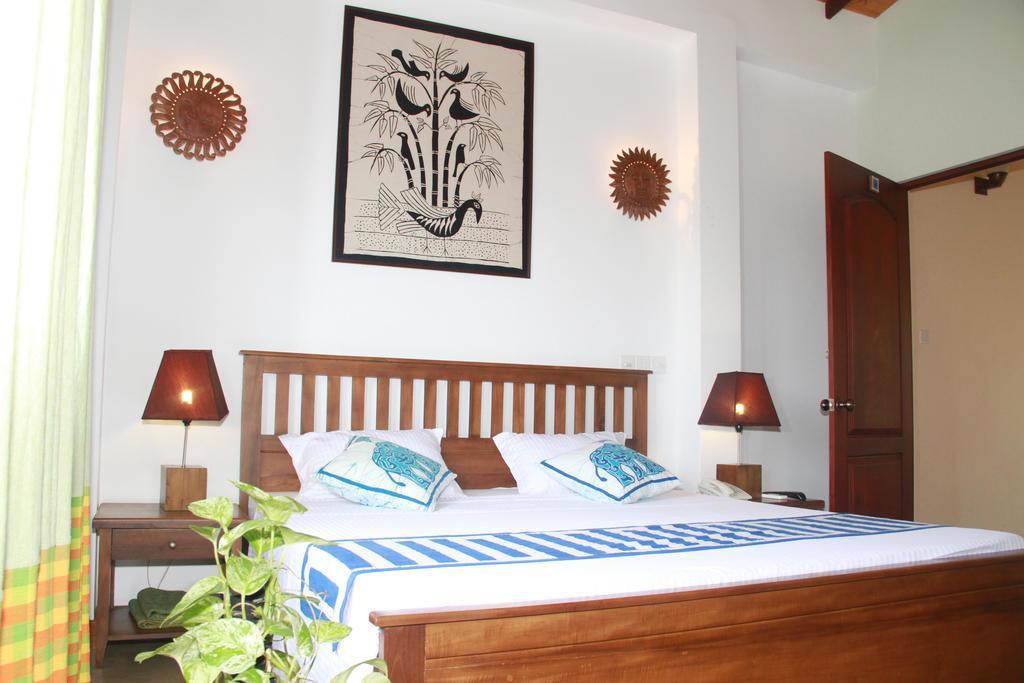 Blue Elephant Tourist Guesthouse Kudapaduwa Exterior foto