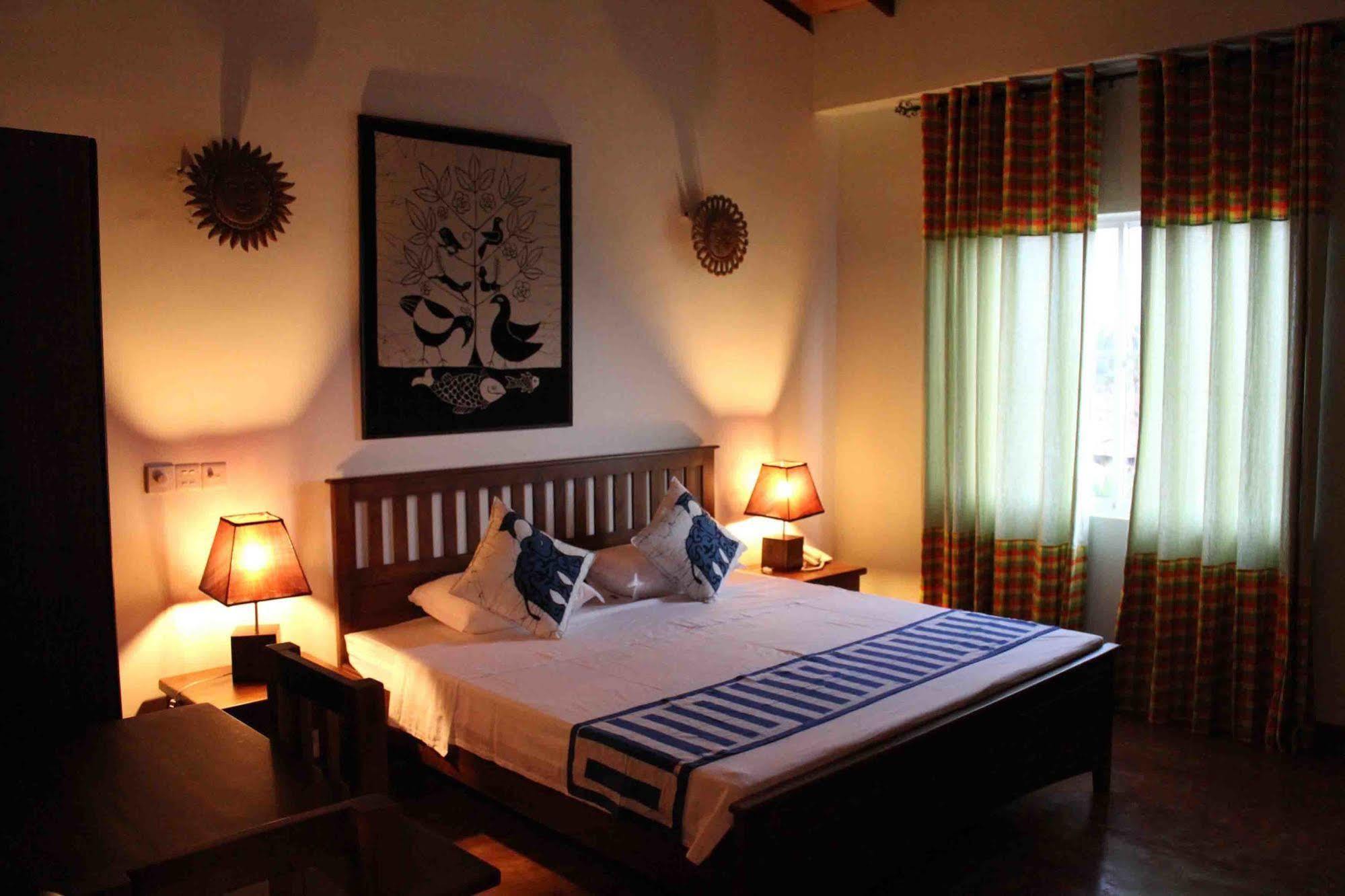Blue Elephant Tourist Guesthouse Kudapaduwa Exterior foto